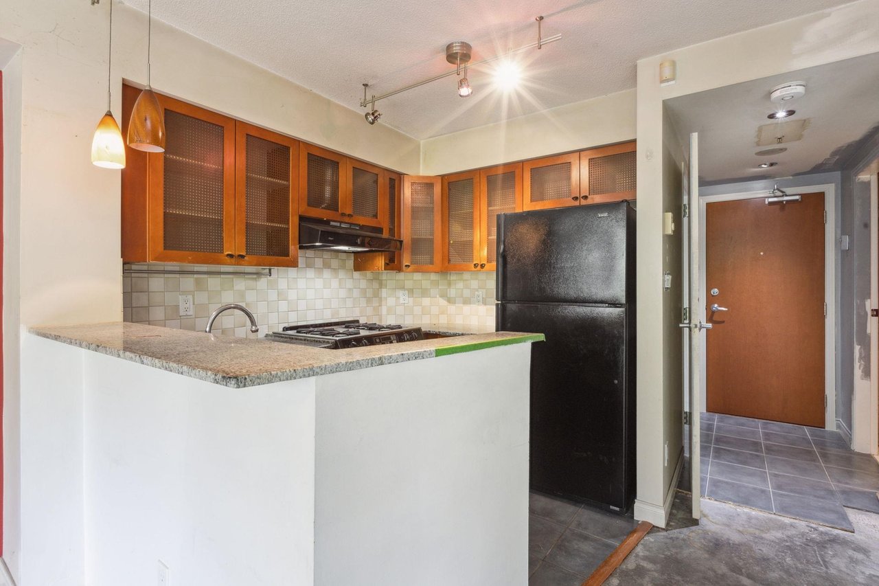 301-55 Alexander St