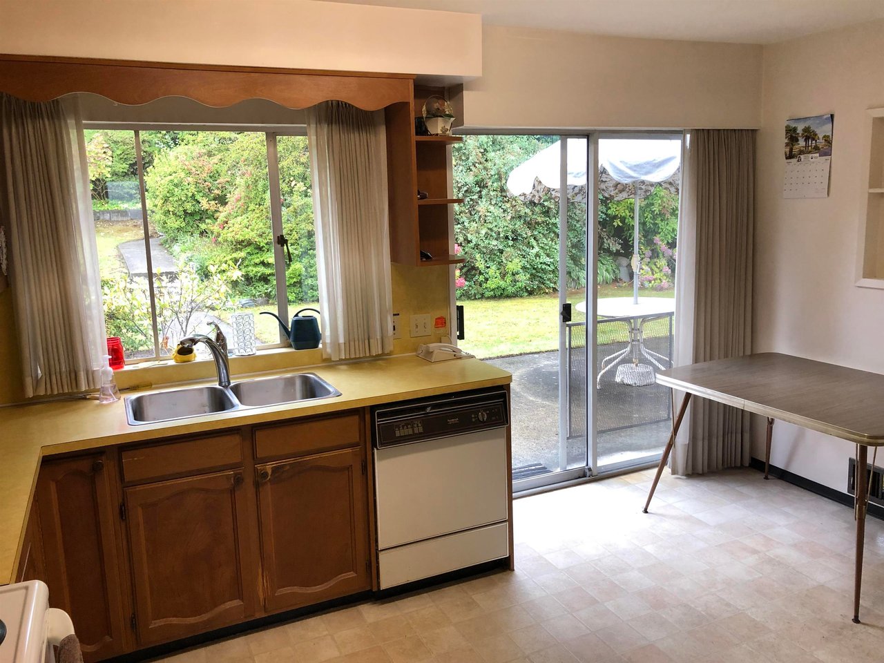 2638 Edgar Cres
