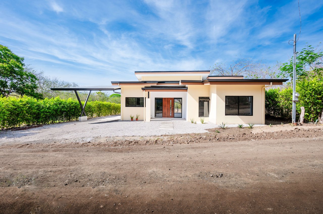 Casa Valentina | Charming 2-Bed Home Just Steps Away from the shore