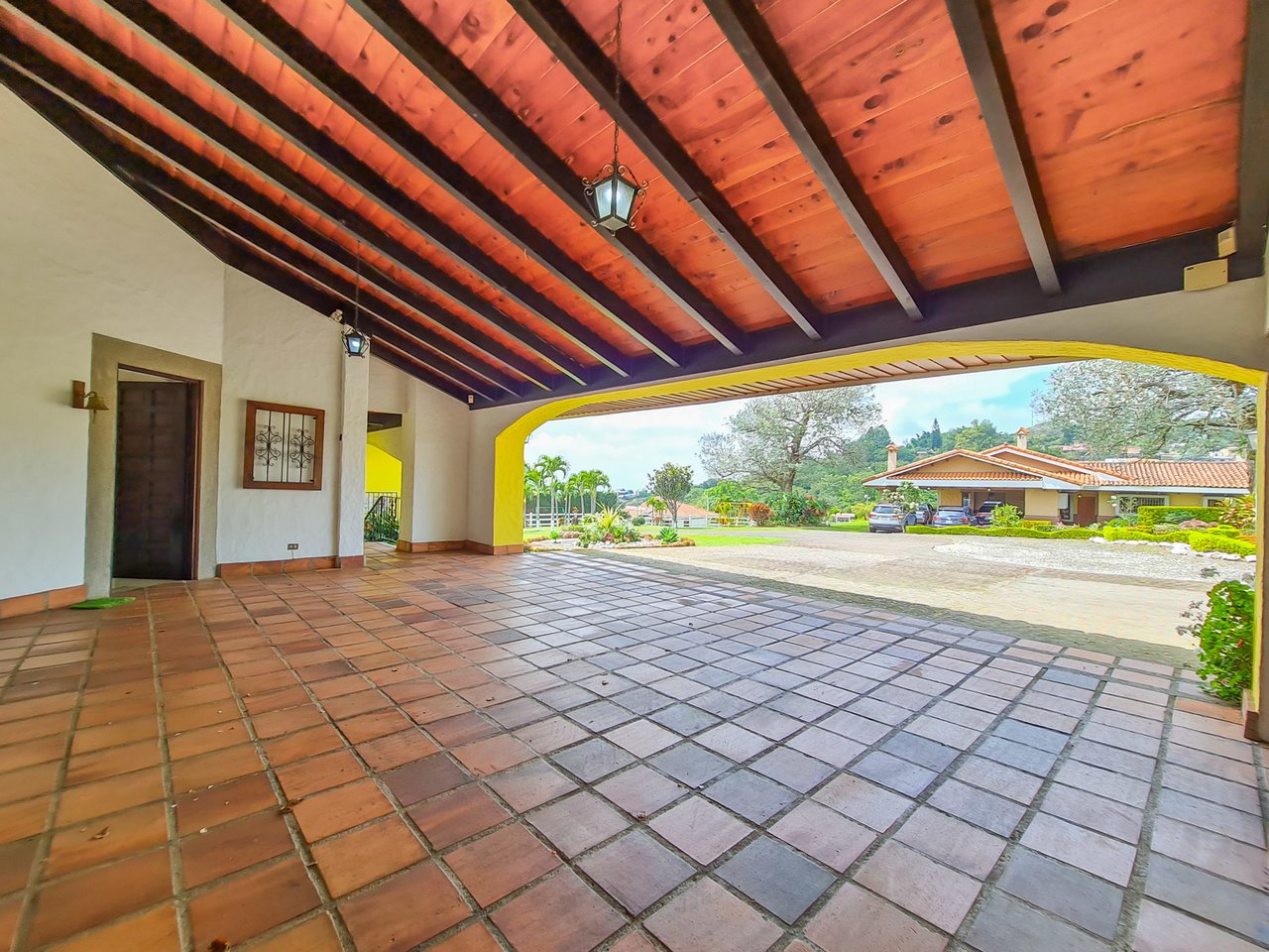 Colonial Estate With Indoor Pool, Heredia