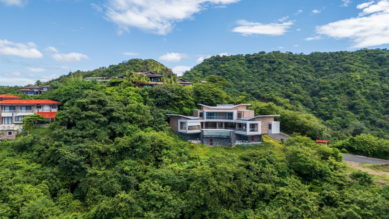 Contemporary Infinity Pool Villa, Flamingo, Guanacaste