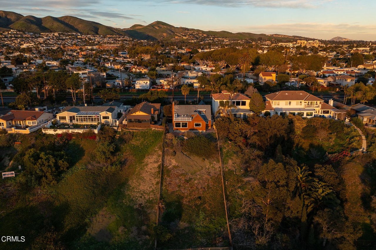 2056 Vista Del Mar Dr
