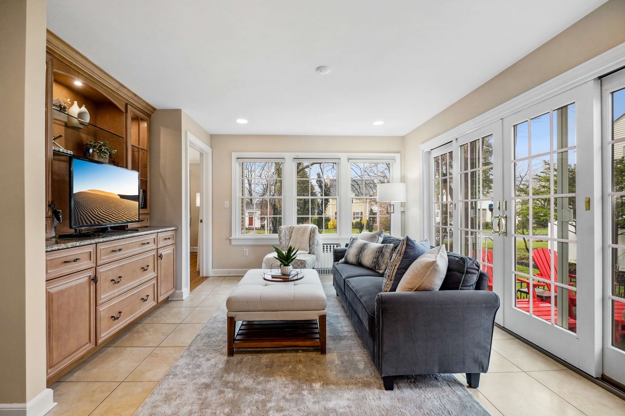53 Colonial Way
