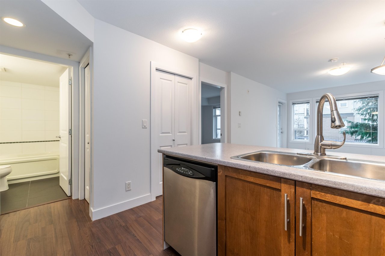 202-9422 Victor St