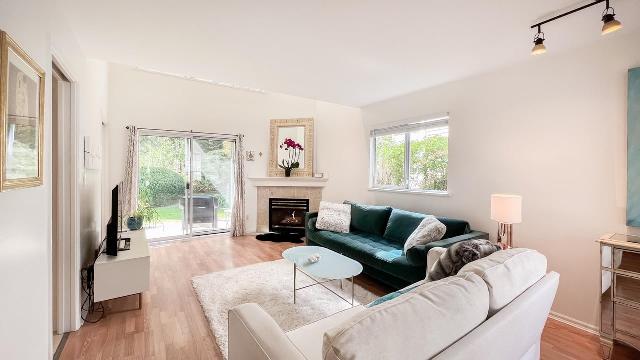 53-650 Roche Point Dr