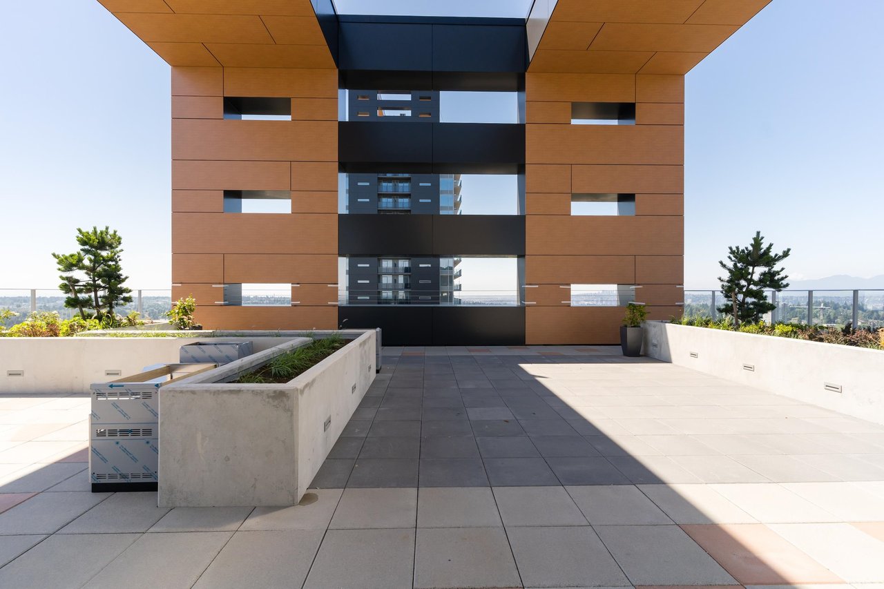 810-13615 Fraser Hwy