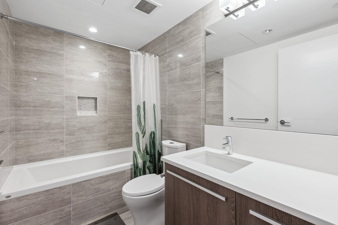 304-2780 Valley Centre Ave