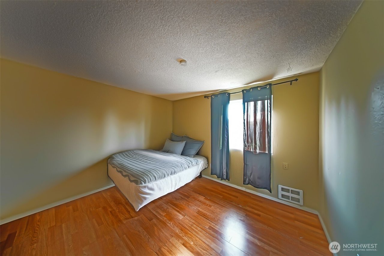 513 E 78th Street, Tacoma