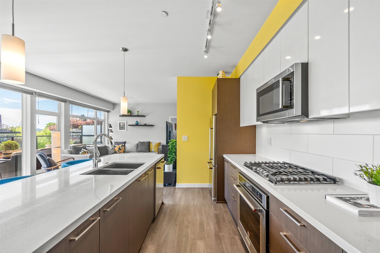 311-28 E Royal Ave