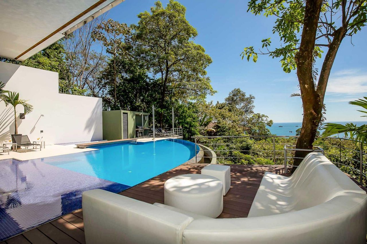 A Modern Masterpiece Casa Elevada