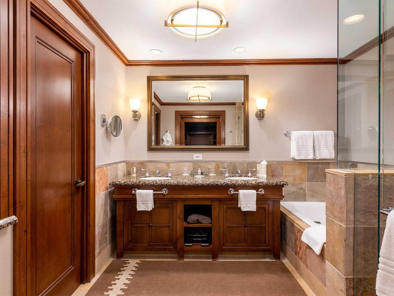 557-4591 Blackcomb Wy