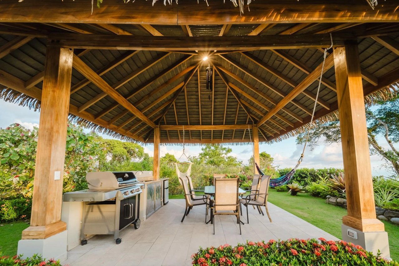 Sunset Ocean View Luxury Home, Dominical, Puntarenas
