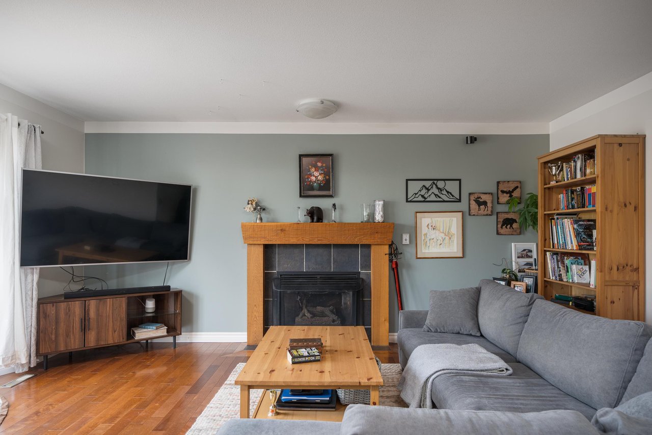 1826 Willow Cres