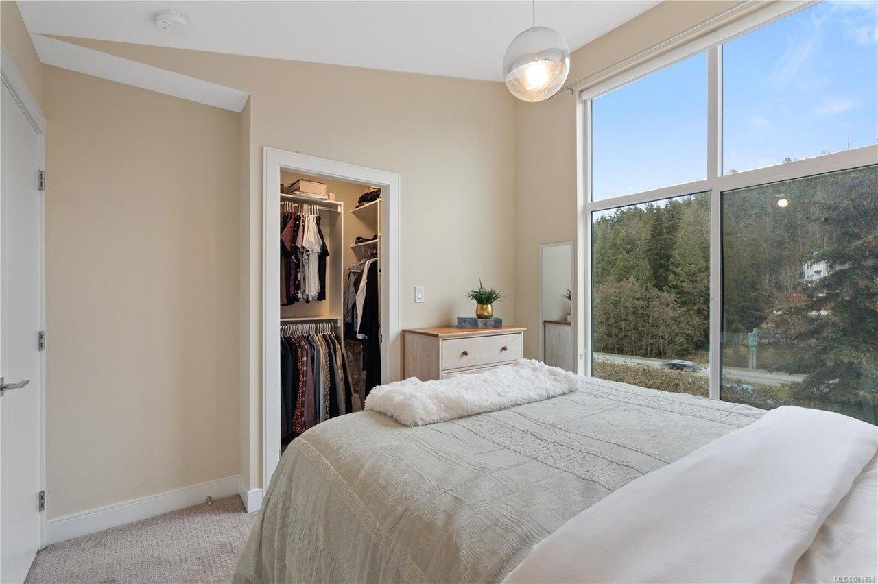 155-300 Phelps Ave