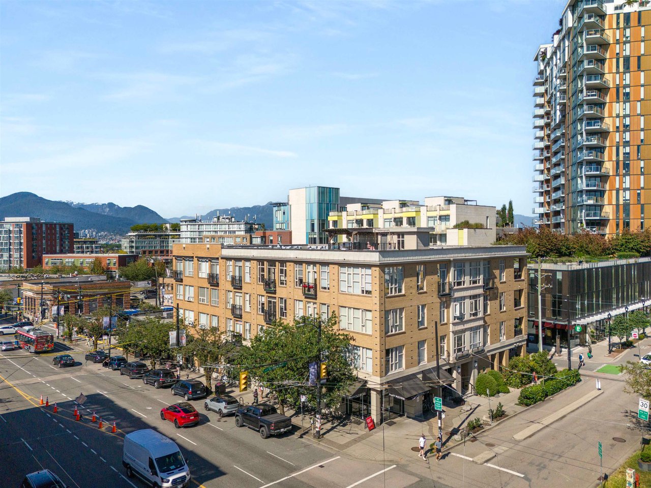 312-205 E 10th Ave