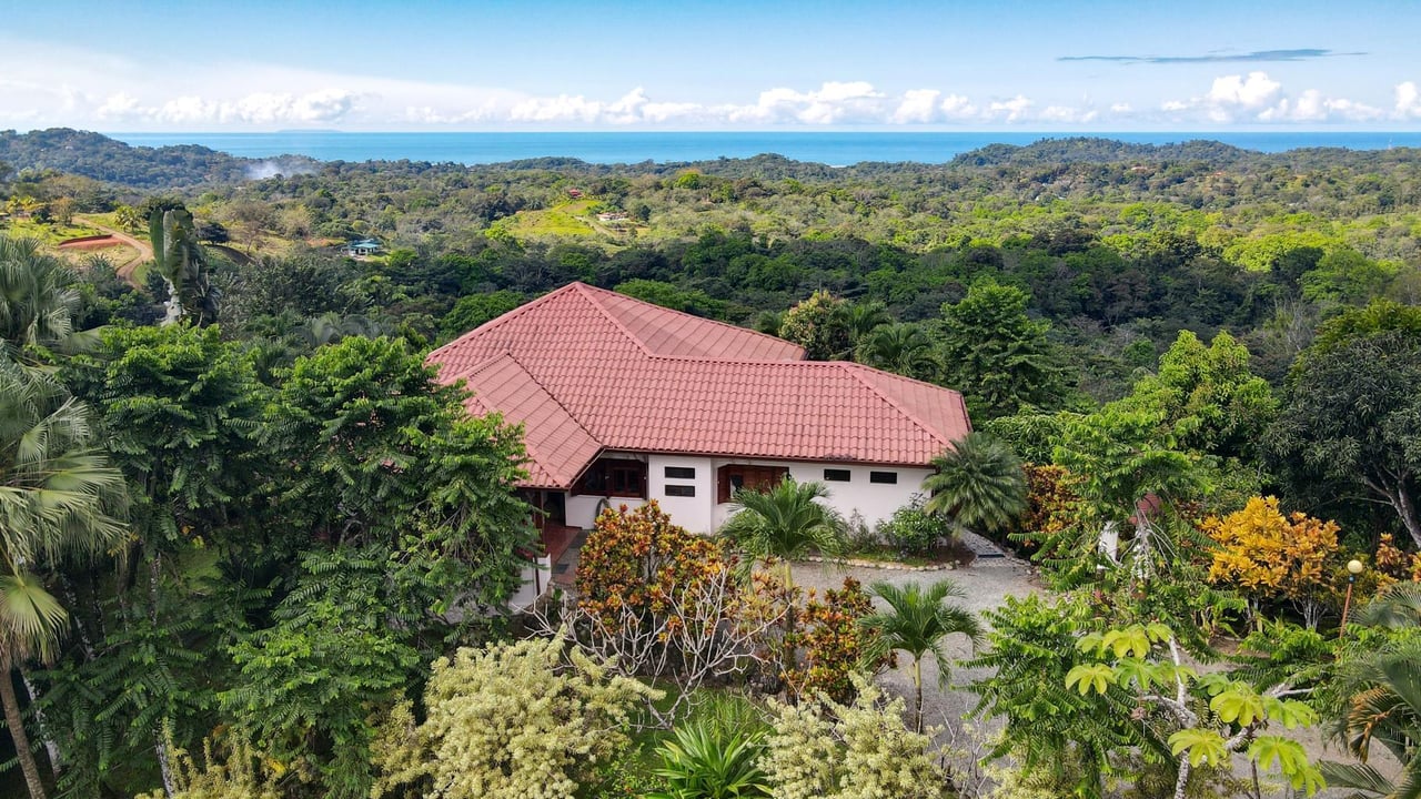 One-of-a-kind Oceanview 3+ Bedroom Home