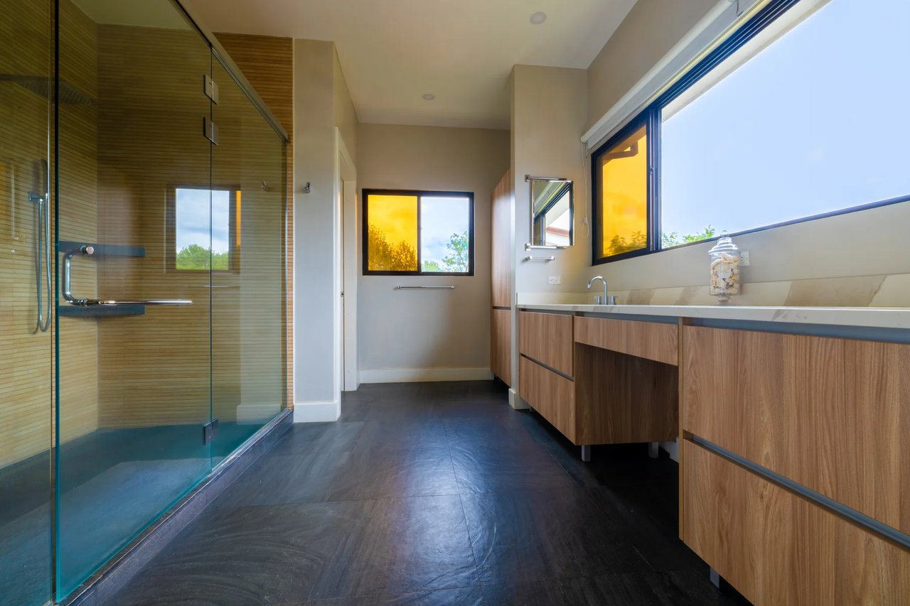 Modern Family Residence, Guacima, Alajuela
