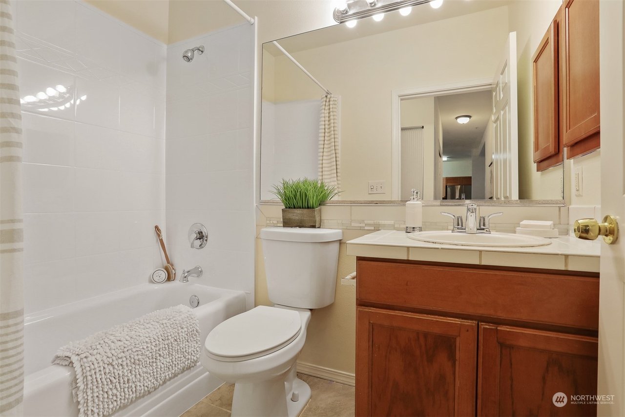 B102-14816 W 29th Ave