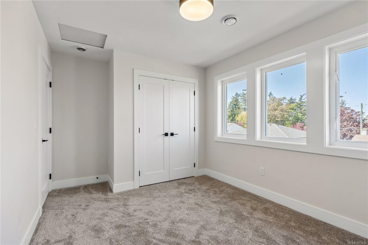 4-910 Old Esquimalt Rd