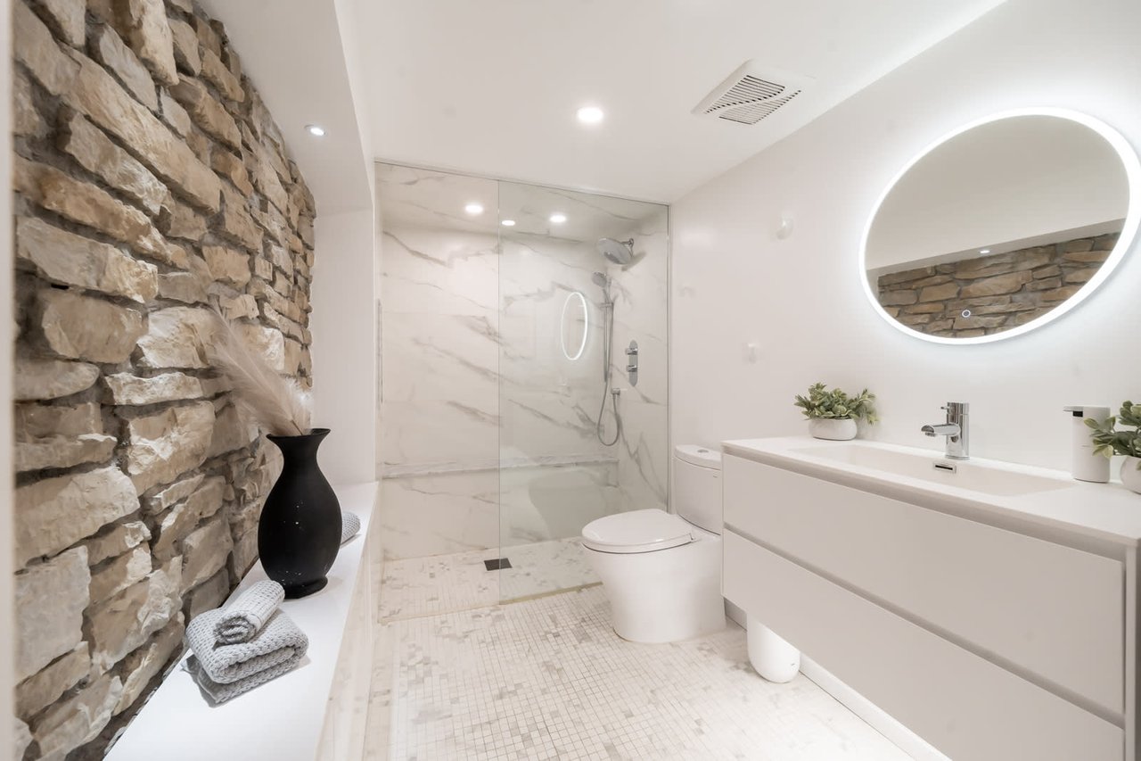 223 Indian Rd Cres