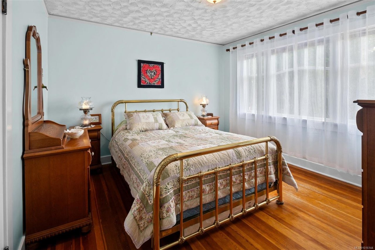1924 Forrester St, Saanich