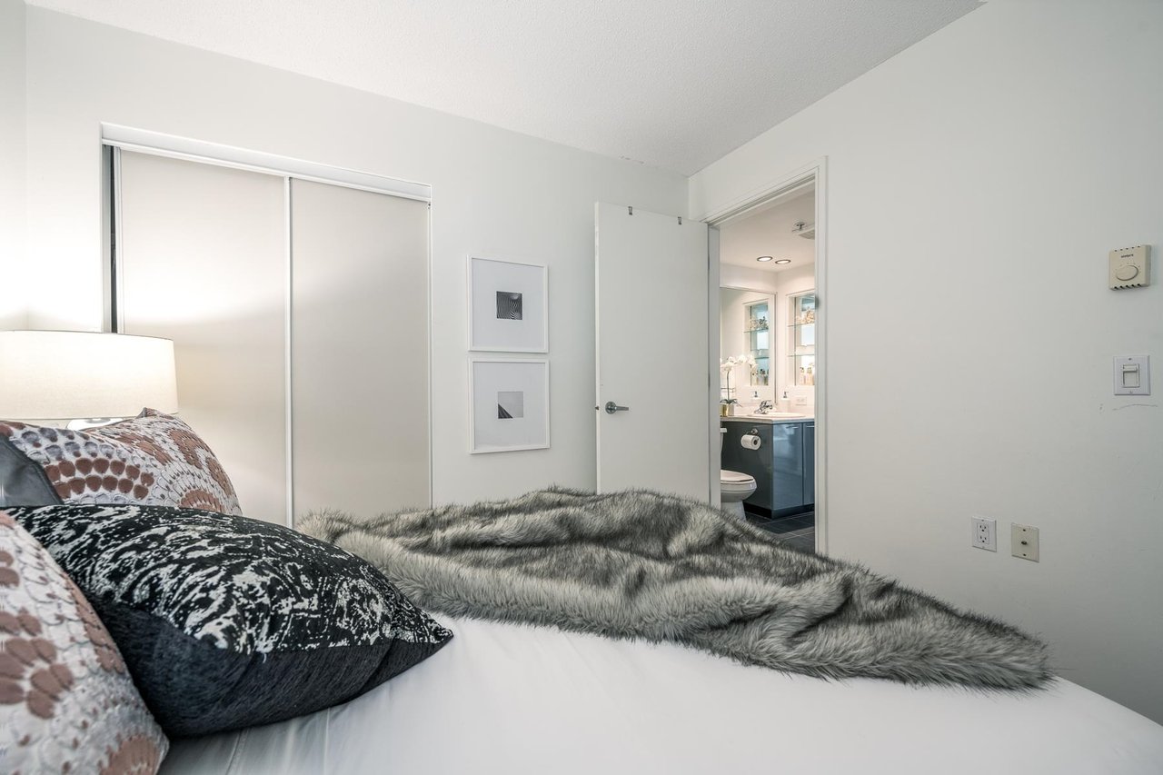 702-1068 Hornby Street, Vancouver