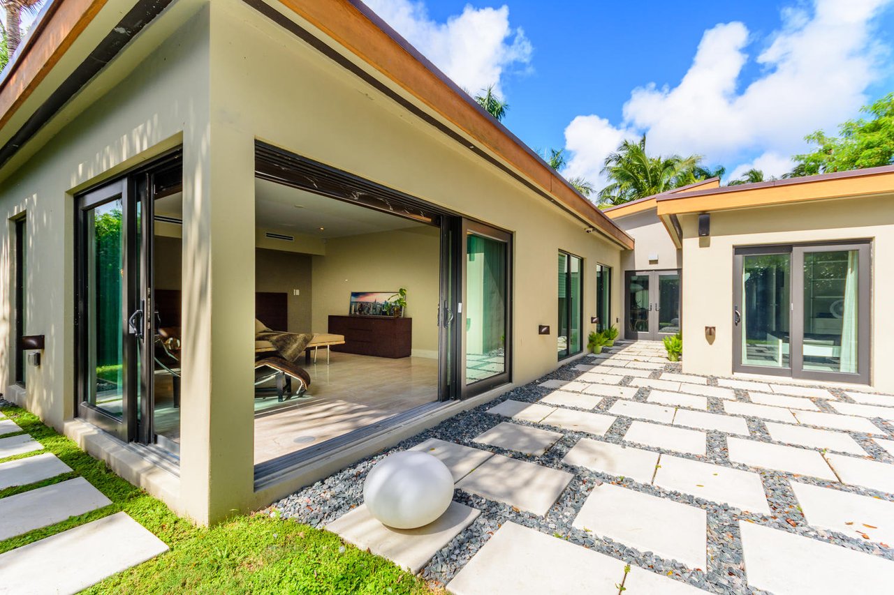 110 Venetian Way, San Marino Island