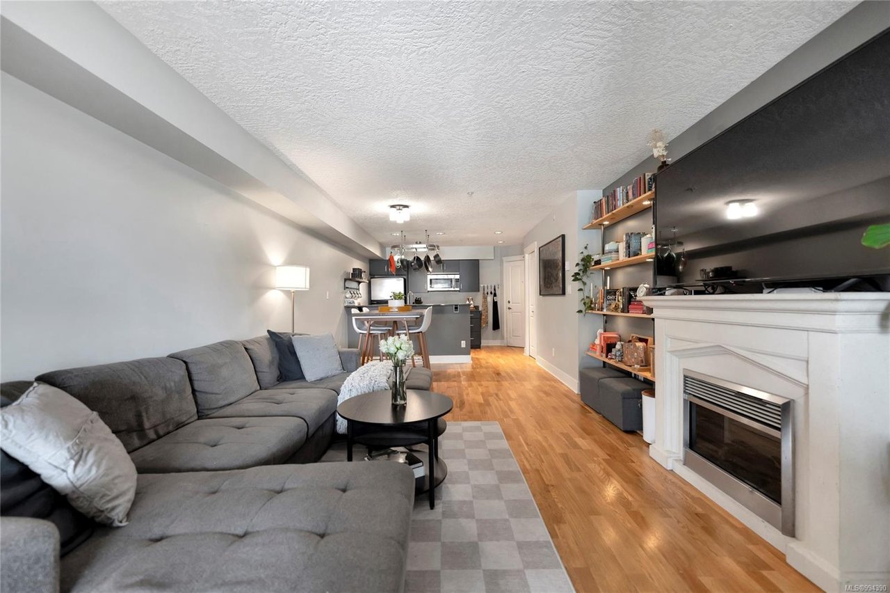 204-2717 Peatt Rd