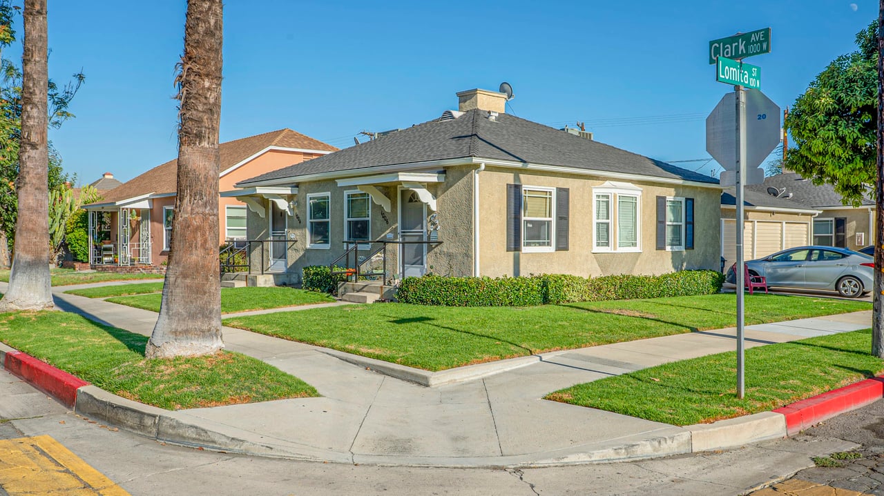 4-Plex in Prime Burbank Area with Great Upside Potential 