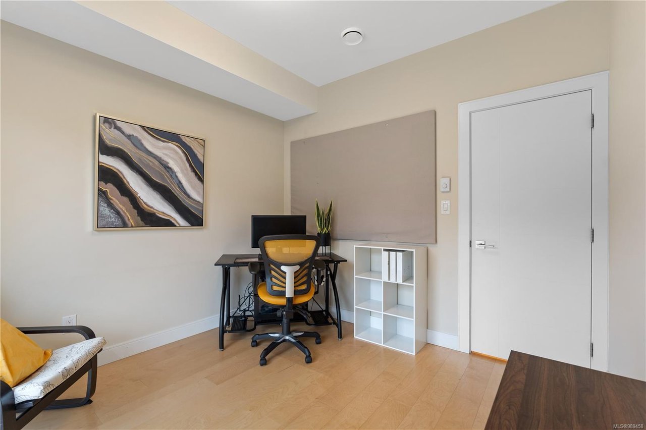 155-300 Phelps Ave