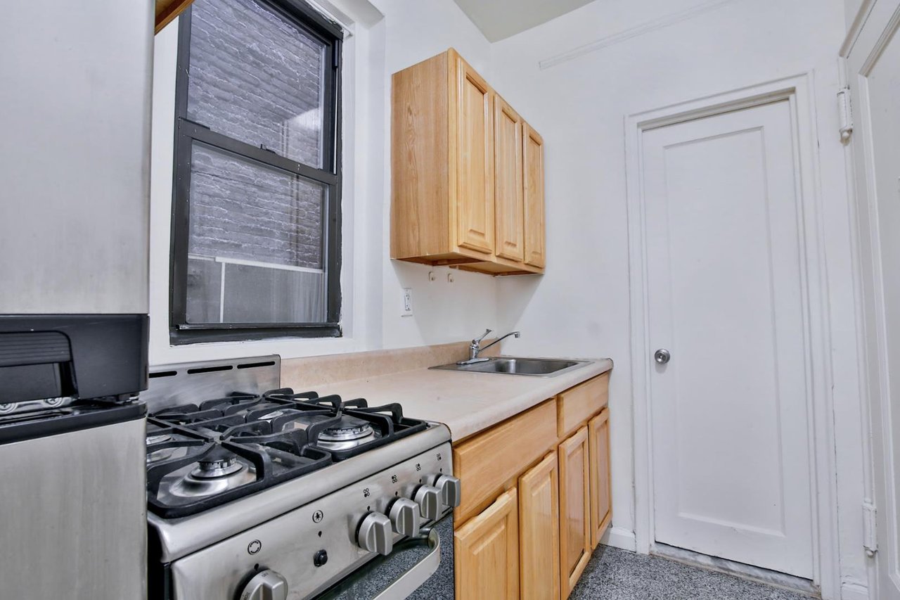 210 East 38th Street, Apt 2-B