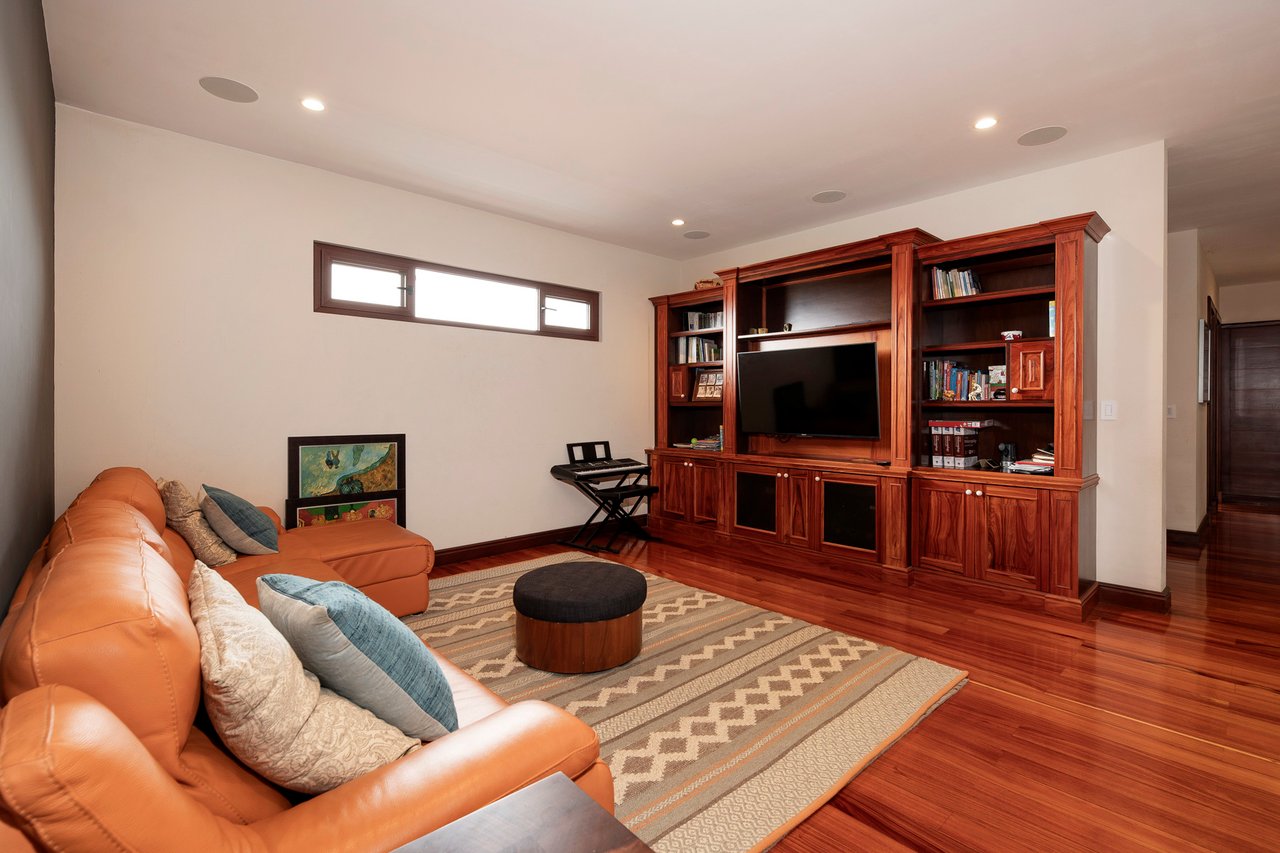 Cerro Real Panoramic Family Home, Escazu, San Jose