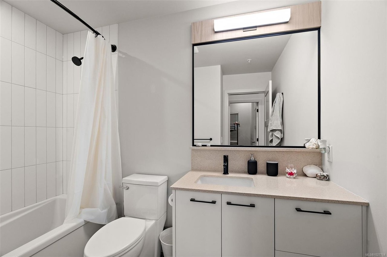 606-947 WhirlaWy Cres
