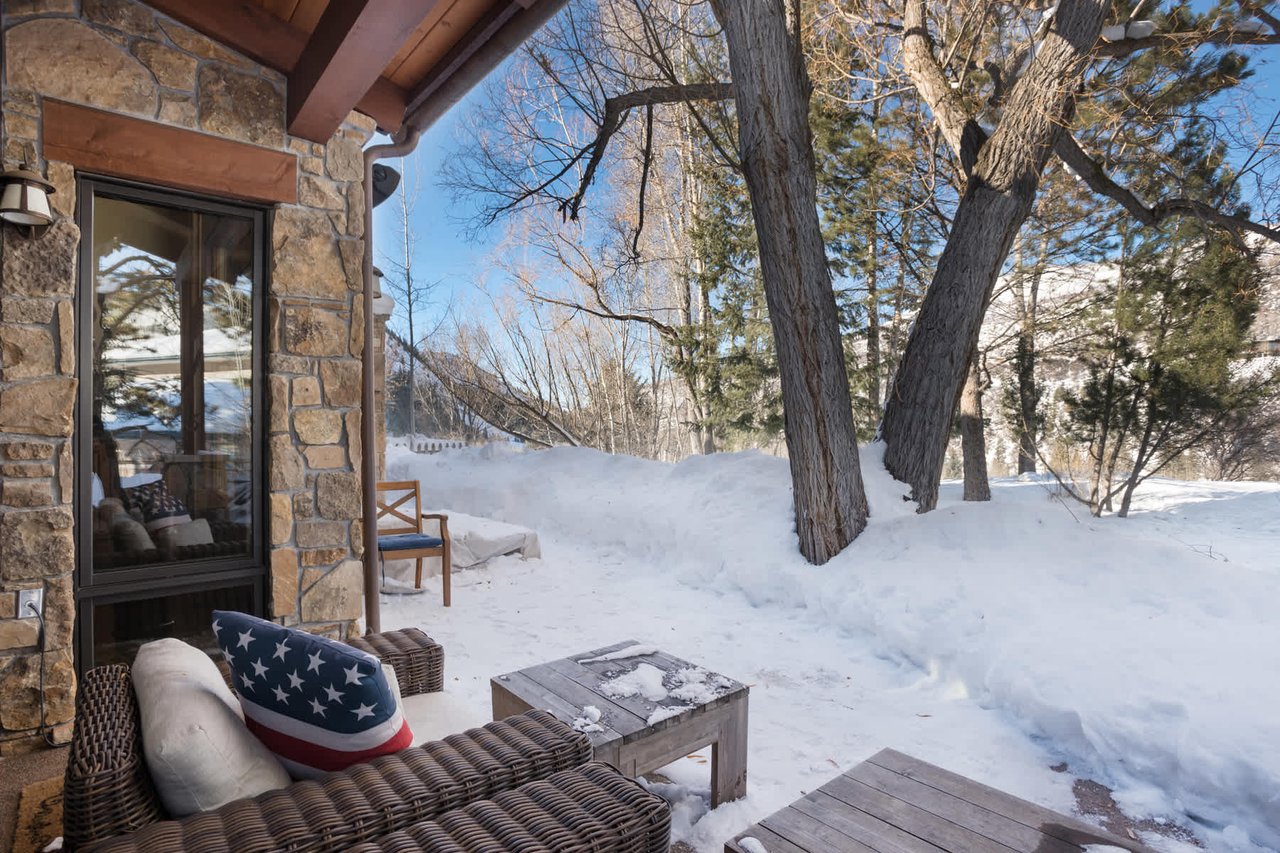 Luxury Home Private and Secluded in Aspen 