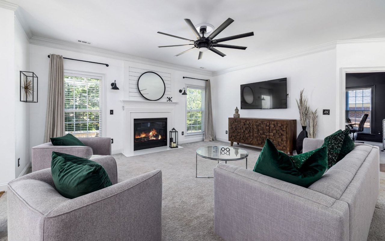 PROS REVEAL 10 FEATURES THAT ELEVATE A LIVING ROOM