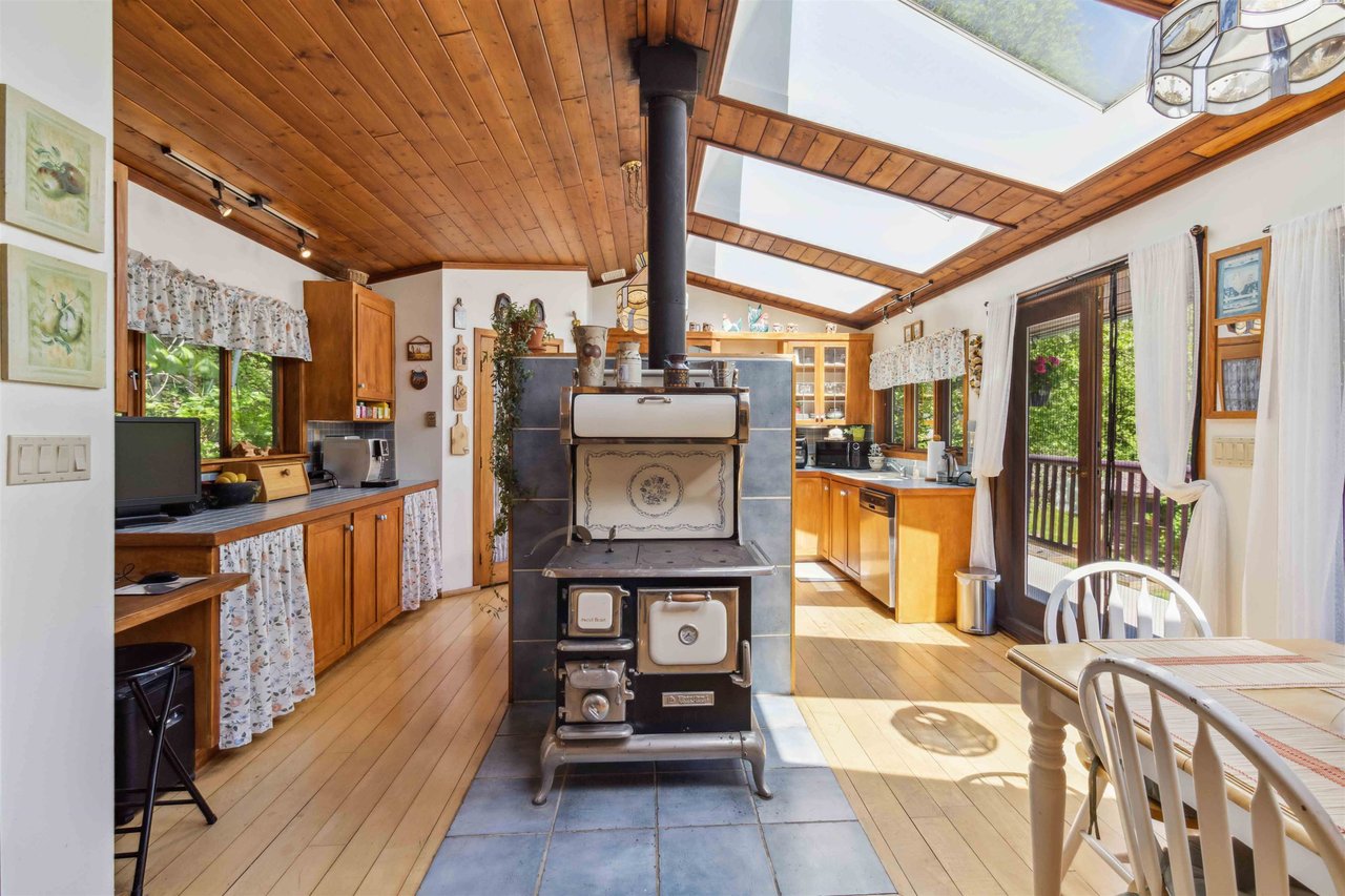 1621 Columbia Valley Rd