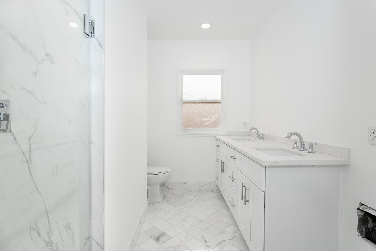 Remodeled Unit in Prime Beverly Hills