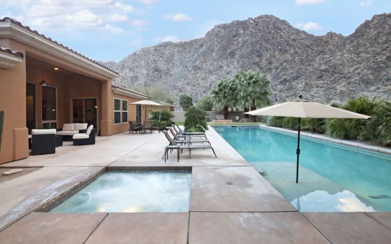 Residential Pools in California, the Staple of a Luxury Home