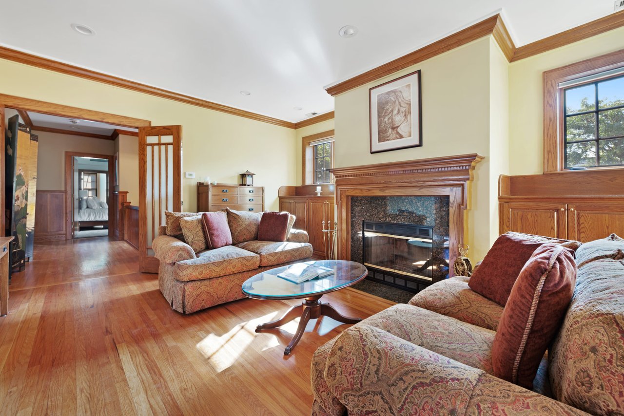 Charming Prairie-Style Logan Square Home: 2657 W. Logan Blvd