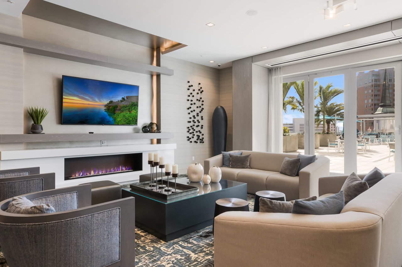 111 S Pineapple Ave #1008