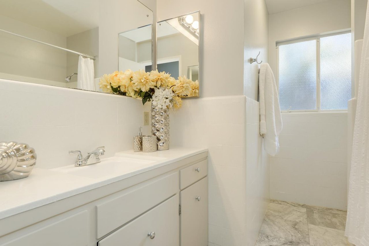 22160 Berkeley Court