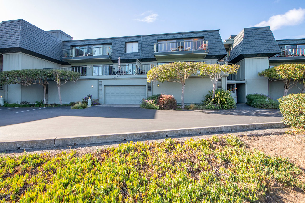 28 Greenwood Bay Dr