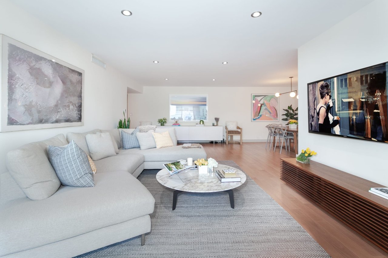 Beautiful Condo in Brentwood