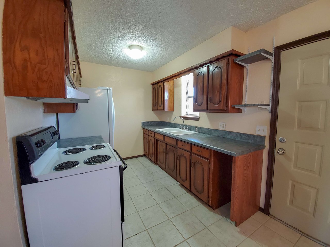 1218 Whispering Glen 