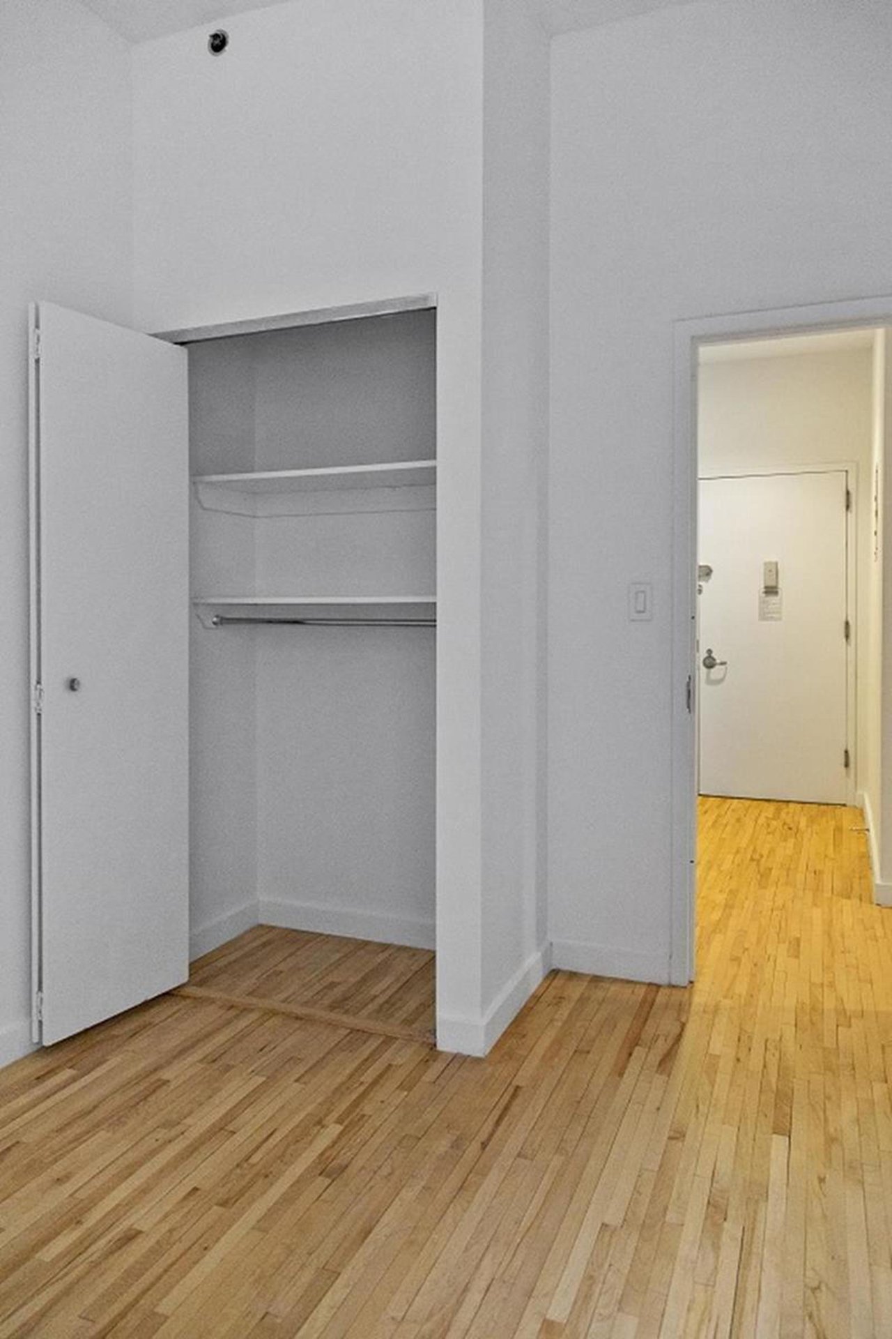 135 William Street, Apt 3-FLR