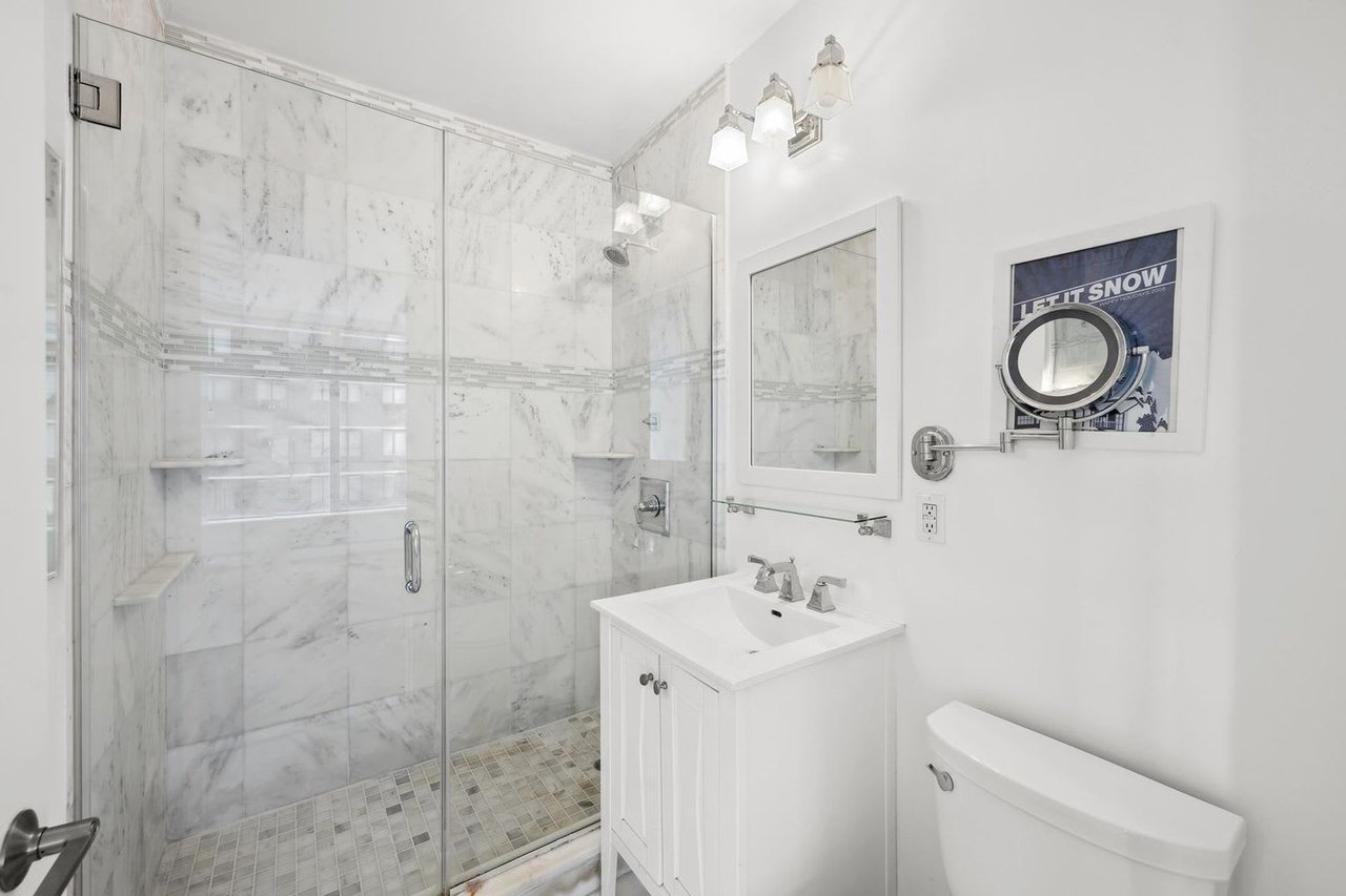 250 E 54th St, Unit 18C