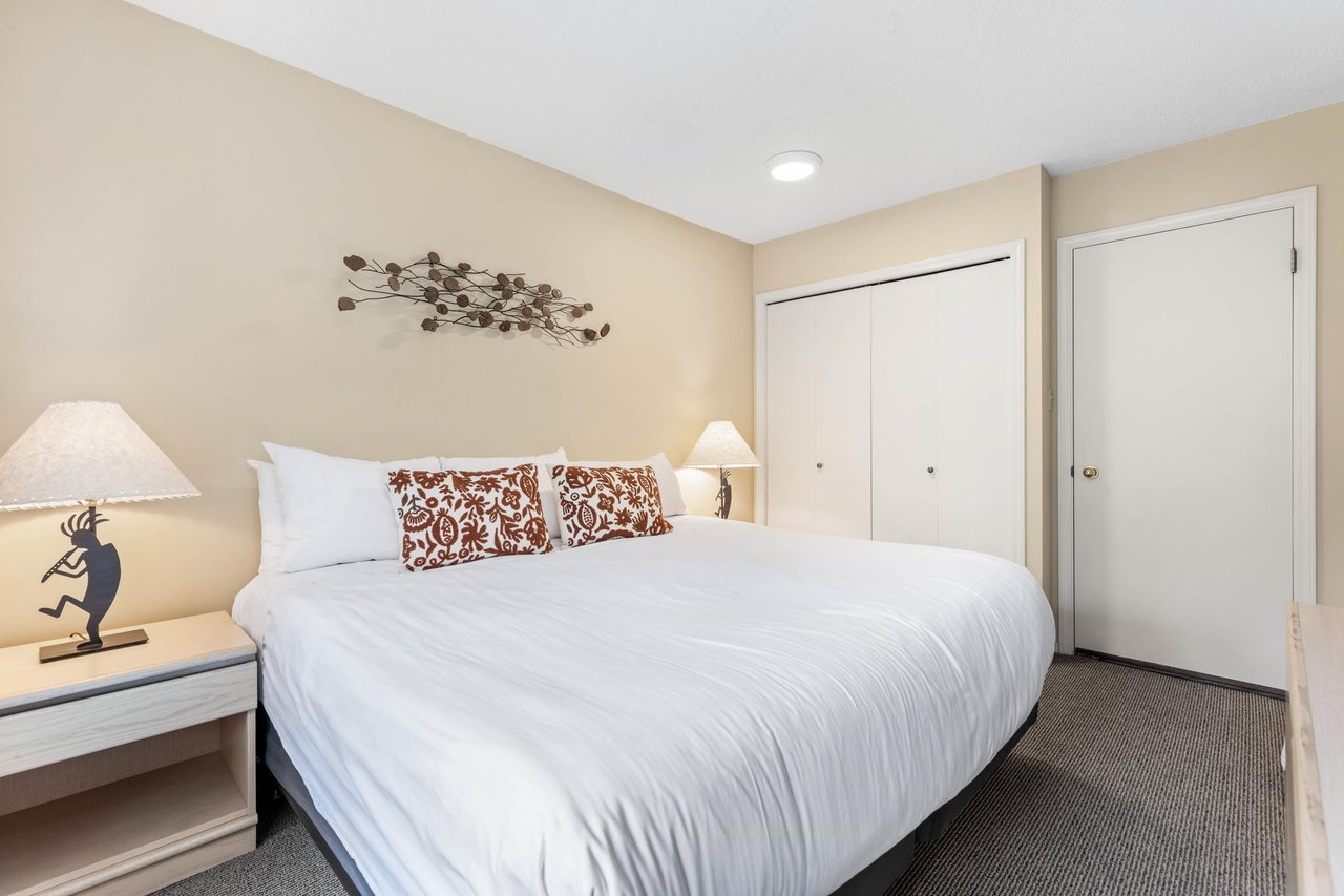 303/304-4905 Spearhead Pl