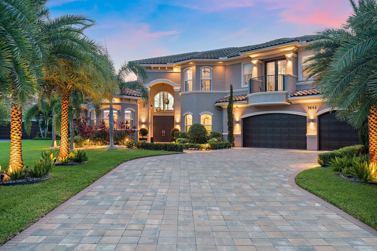 7643 Maywood Crest Dr