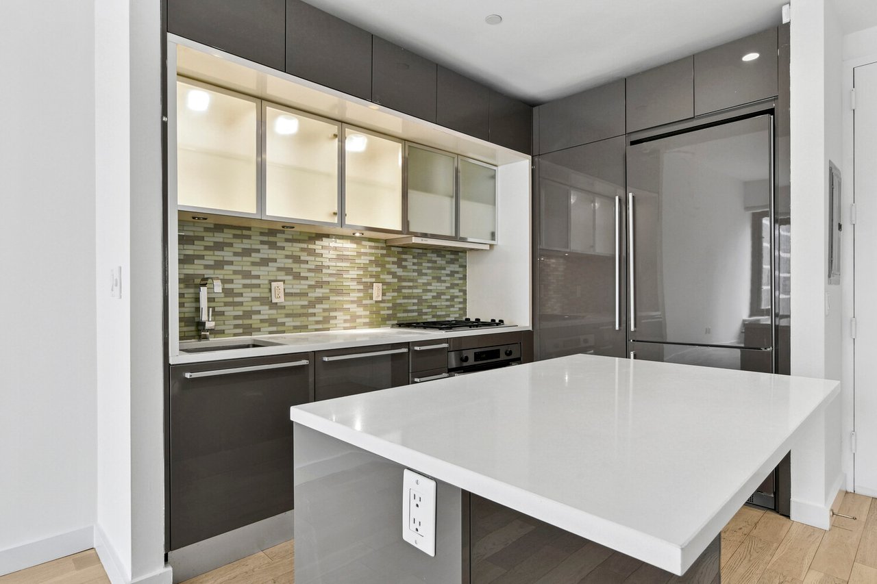 75 Wall Street, Apt 34K