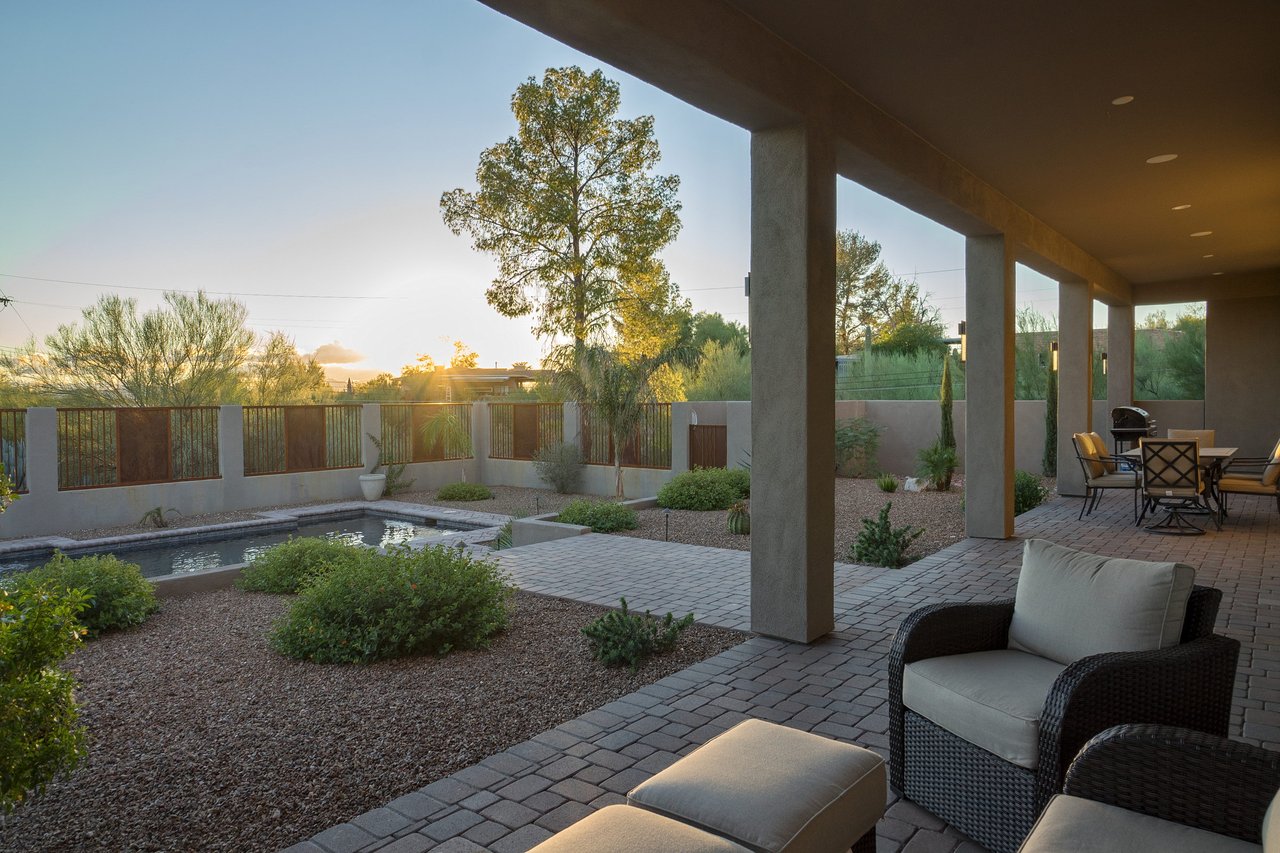 Located in the Desirable Flecha Caida Community